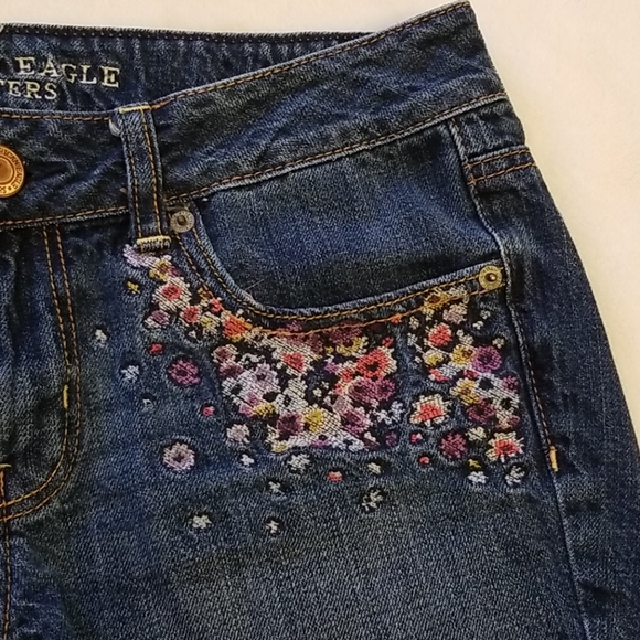 Women's American Eagle Shorts Embroidered Size 8 - Picture 3 of 7